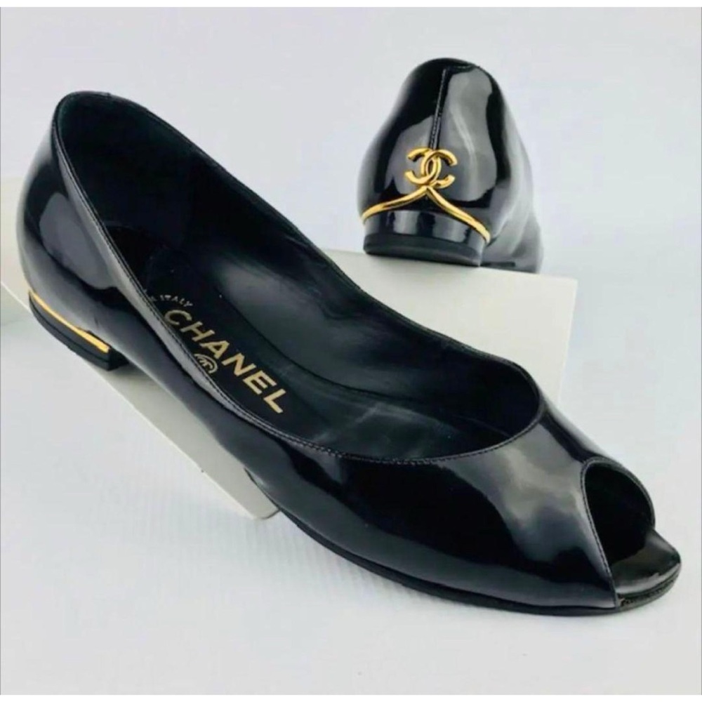 Authentic CHANEL Patent Leather Peep Toe Flats Gold CC Logo FR41 US10–10.5
